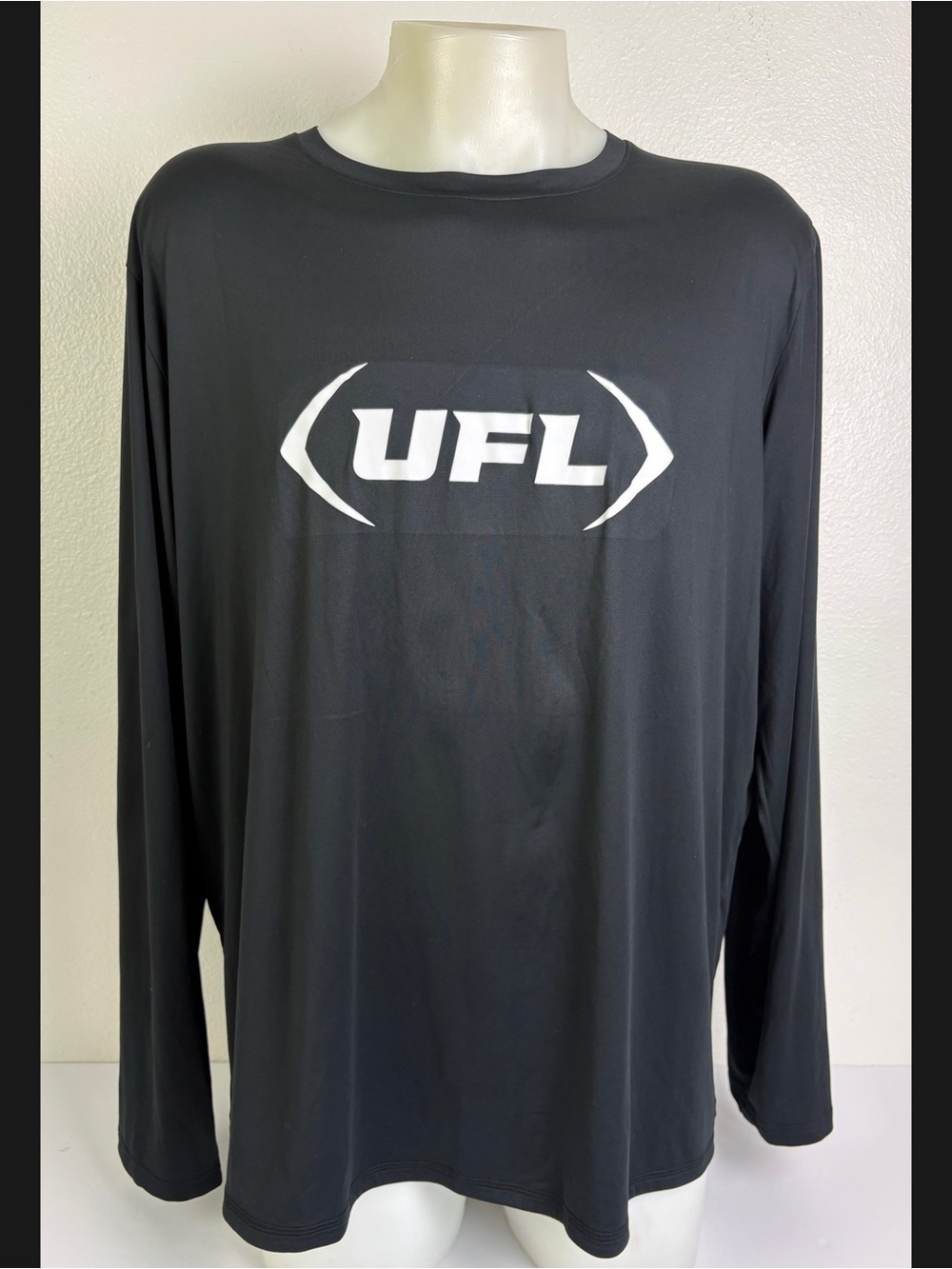 Under Armour UFL United Football League
Men's 3XL Long Sleeve Shirt Black